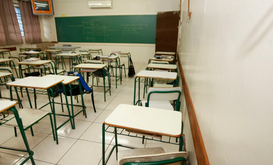 Governo garante recursos para ar-condicionado em escolas Colegio Estadual Presidente Costa e Silva, em Foz do Iguaçu. 18-06-13.