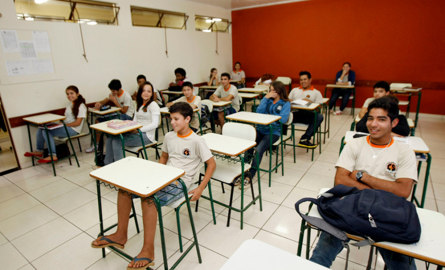 Governo garante recursos para ar-condicionado em escolas Colegio Estadual Presidente Costa e Silva, em Foz do Iguaçu. 18-06-13.