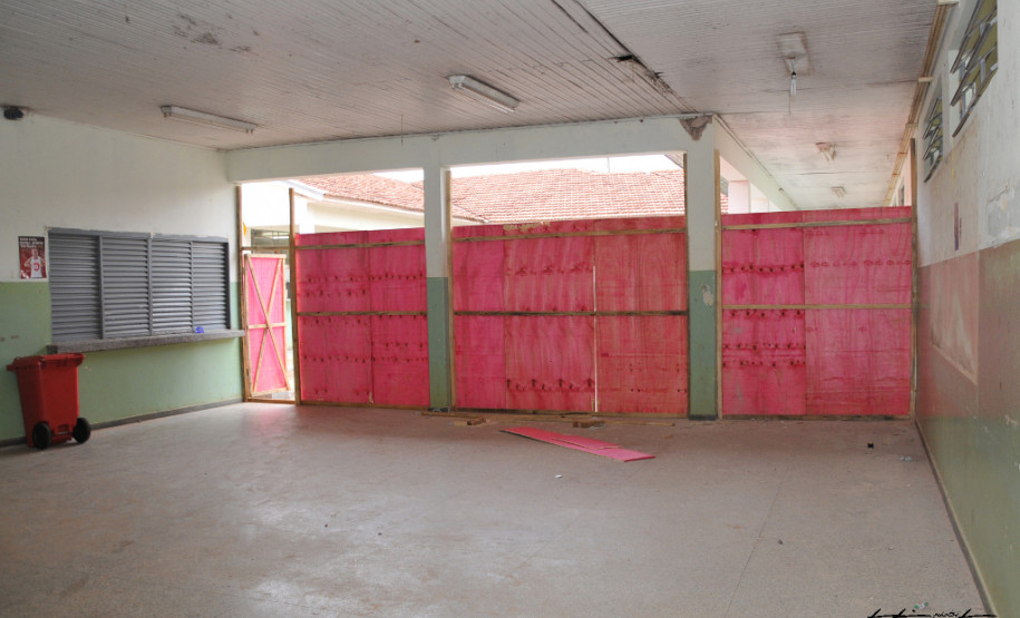 Os longos anos de espera dos alunos e professores da Escola Estadual Humberto Alencar Castelo Branco, no município de Guairaçá, no Noroeste, chegaram ao fim. Na próxima semana começam as obras de revitalização e ampliação da escola, que atenderá 840 alunos, o dobro da capacidade atual.