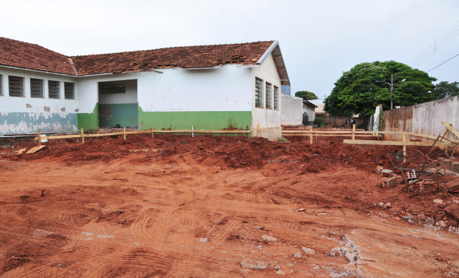 Os longos anos de espera dos alunos e professores da Escola Estadual Humberto Alencar Castelo Branco, no município de Guairaçá, no Noroeste, chegaram ao fim. Na próxima semana começam as obras de revitalização e ampliação da escola, que atenderá 840 alunos, o dobro da capacidade atual.