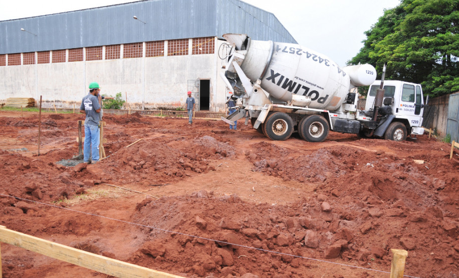 Os longos anos de espera dos alunos e professores da Escola Estadual Humberto Alencar Castelo Branco, no município de Guairaçá, no Noroeste, chegaram ao fim. Na próxima semana começam as obras de revitalização e ampliação da escola, que atenderá 840 alunos, o dobro da capacidade atual.