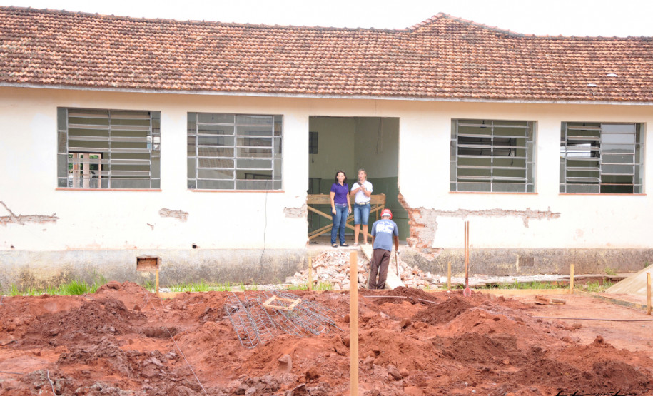 Os longos anos de espera dos alunos e professores da Escola Estadual Humberto Alencar Castelo Branco, no município de Guairaçá, no Noroeste, chegaram ao fim. Na próxima semana começam as obras de revitalização e ampliação da escola, que atenderá 840 alunos, o dobro da capacidade atual.