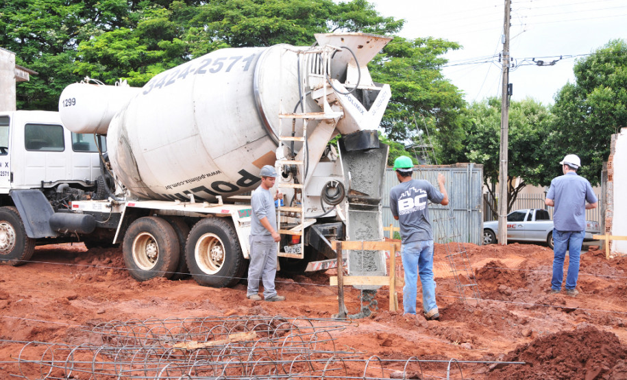 Os longos anos de espera dos alunos e professores da Escola Estadual Humberto Alencar Castelo Branco, no município de Guairaçá, no Noroeste, chegaram ao fim. Na próxima semana começam as obras de revitalização e ampliação da escola, que atenderá 840 alunos, o dobro da capacidade atual.