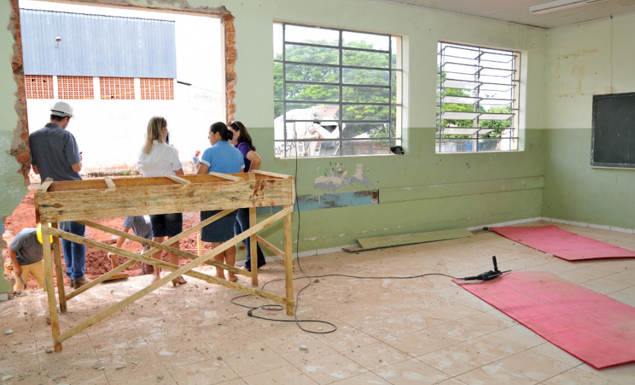 Os longos anos de espera dos alunos e professores da Escola Estadual Humberto Alencar Castelo Branco, no município de Guairaçá, no Noroeste, chegaram ao fim. Na próxima semana começam as obras de revitalização e ampliação da escola, que atenderá 840 alunos, o dobro da capacidade atual.