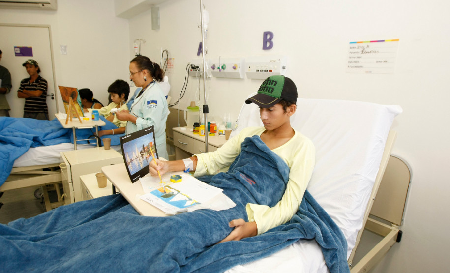 Atendimento a alunos hospitalizados é ampliado Hospital Infantil Waldemar Monastier, na foto aulas do Sareh. 18-02-14.