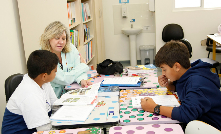 Atendimento a alunos hospitalizados é ampliado Hospital Infantil Waldemar Monastier, na foto aulas do Sareh.18-02-14.