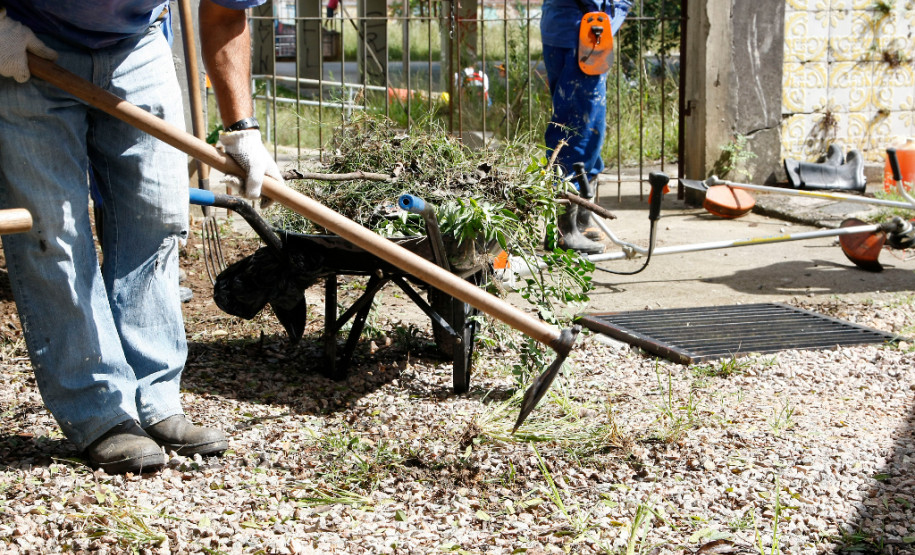 Projeto Mãos Amigas no Colégio Estadual Maria Aguiar Teixeira, em Curitiba. 24-02-14.