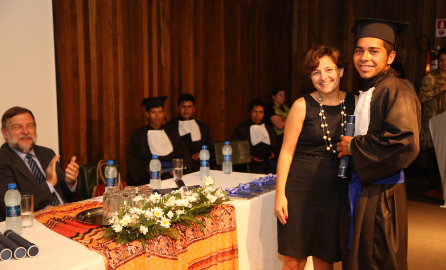 Primeira turma indígena em técnico em agropecuária Alunos das comunidades caingangue e guarani foram diplomados como técnicos em Agropecuária. Curso é inédito no sul do Brasil. <br />
<br />
Veja mais fotos em: <a href=" http://www.flickr.com/photos/flavioarns/sets/72157641545233214/with/12786897914/" target="_blank"> http://www.flickr.com/photos/flavioarns </a>