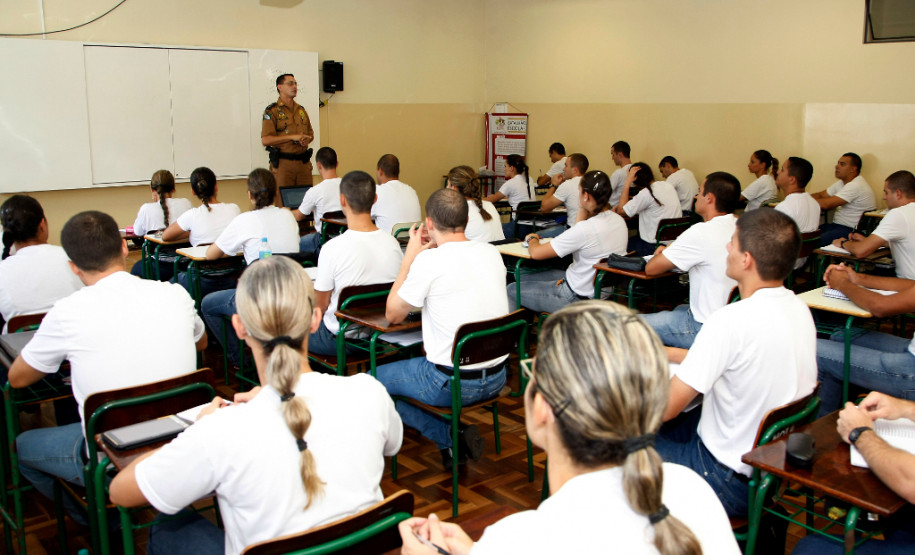 Alunos Soldados da Polícia Militar no curso do BPEC. 24-02-14.