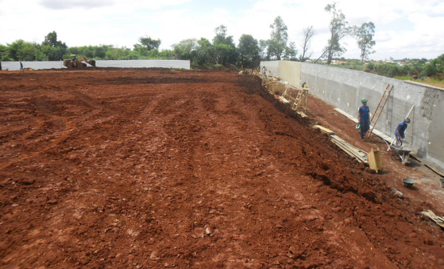 Obras de terraplenagem do Centro Estadual de Educação Profissional de Ibiporã.
