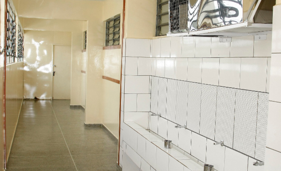 Além do forno, o colégio também recebeu dois filtros de água, que além de purificar também deixam a água mais gelada.