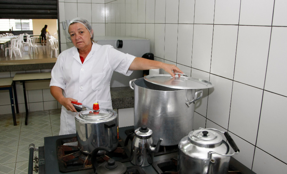 Além do forno, o colégio também recebeu um novo fogão industrial.