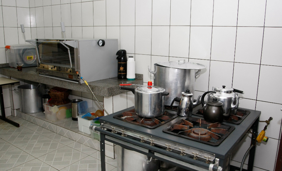 Além do forno, o colégio também recebeu um novo fogão industrial.