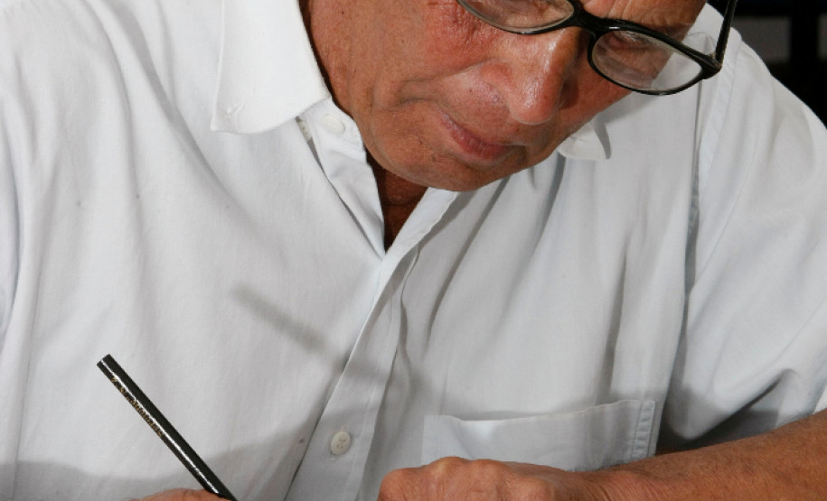 Paraná Alfabetizado, alunos em sala de aula no SESC da rua José Loureiro, Antonio Dias Carvalho de 67 anos, aposentado. 31-07-13.