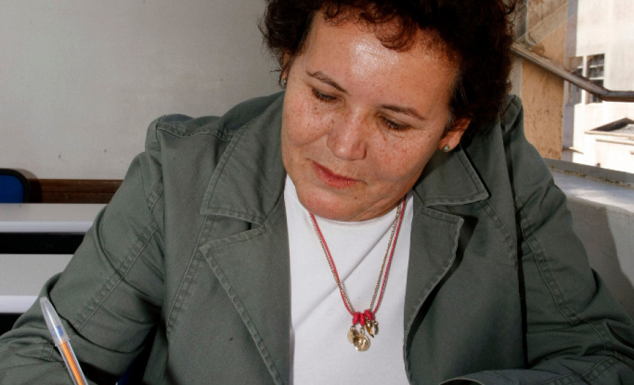 Paraná Alfabetizado, alunos em sala de aula no SESC da rua José Loureiro, na foto Maria de Lourdes dos Santos de 50 anos. 31-07-13.