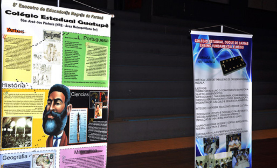 Professores, pedagogos e funcionários que atuam nas escolas da rede pública discutem propostas para valorizar a contribuição de negros e afrodescendentes na formação do Brasil.