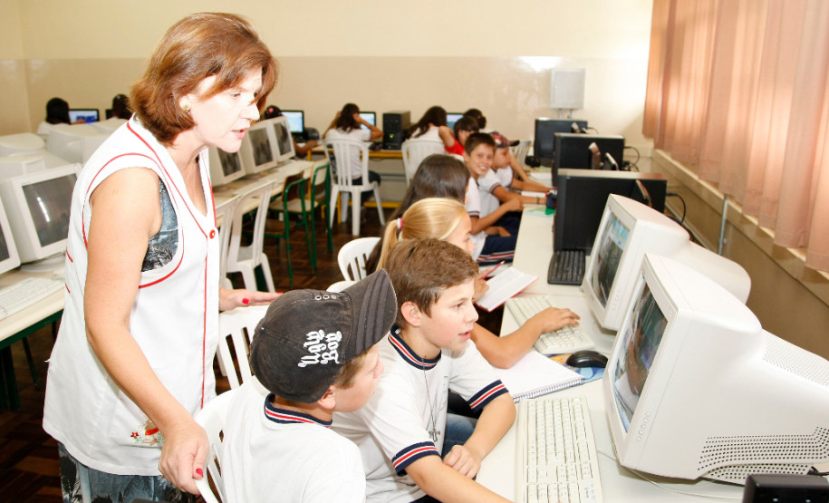 Escola em Rio Negro é modelo em educação integral Colégio Estadual Presidente Caetano Munhoz da Rocha, em Rio Negro. 07-03-14.