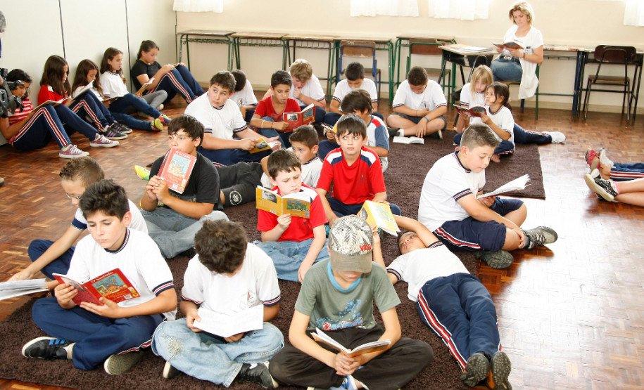 Escola em Rio Negro é modelo em educação integral Colégio Estadual Presidente Caetano Munhoz da Rocha, em Rio Negro. 07-03-14.