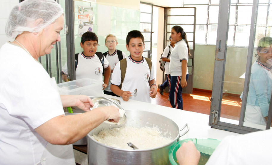 Escola em Rio Negro é modelo em educação integral Colégio Estadual Presidente Caetano Munhoz da Rocha, em Rio Negro. 07-03-14.