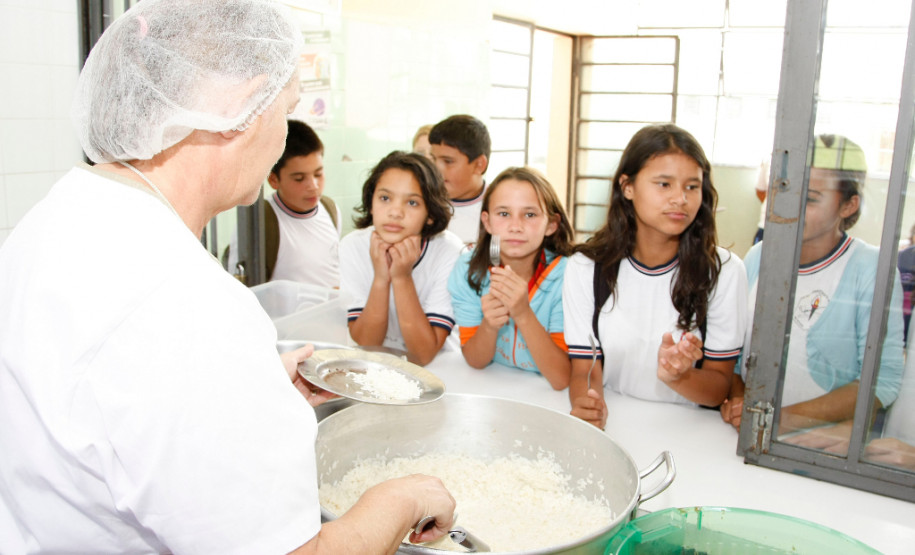 Escola em Rio Negro é modelo em educação integral Colégio Estadual Presidente Caetano Munhoz da Rocha, em Rio Negro. 07-03-14.