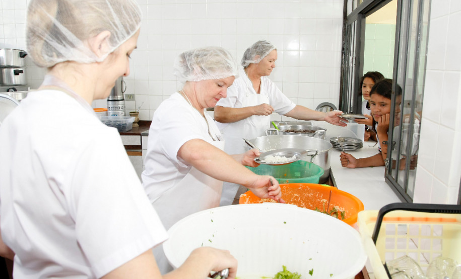 Escola em Rio Negro é modelo em educação integral Colégio Estadual Presidente Caetano Munhoz da Rocha, em Rio Negro. 07-03-14.