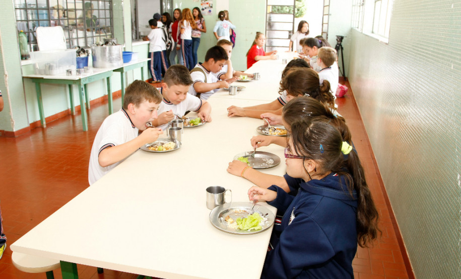 Escola em Rio Negro é modelo em educação integral Colégio Estadual Presidente Caetano Munhoz da Rocha, em Rio Negro. 07-03-14.
