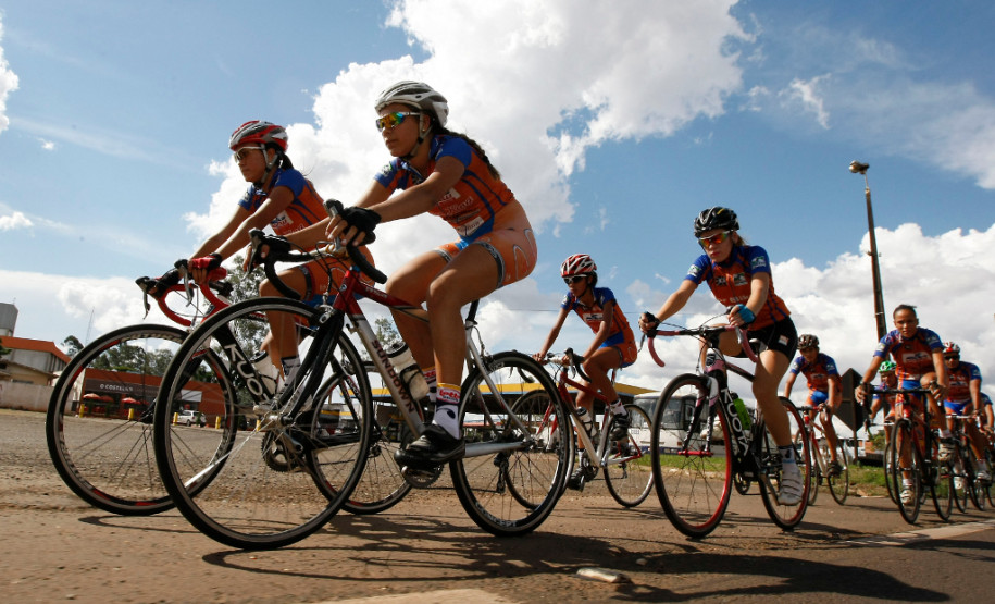 Equipe de ciclismo do Colégio Estadual Souza Naves. 10-03-14.