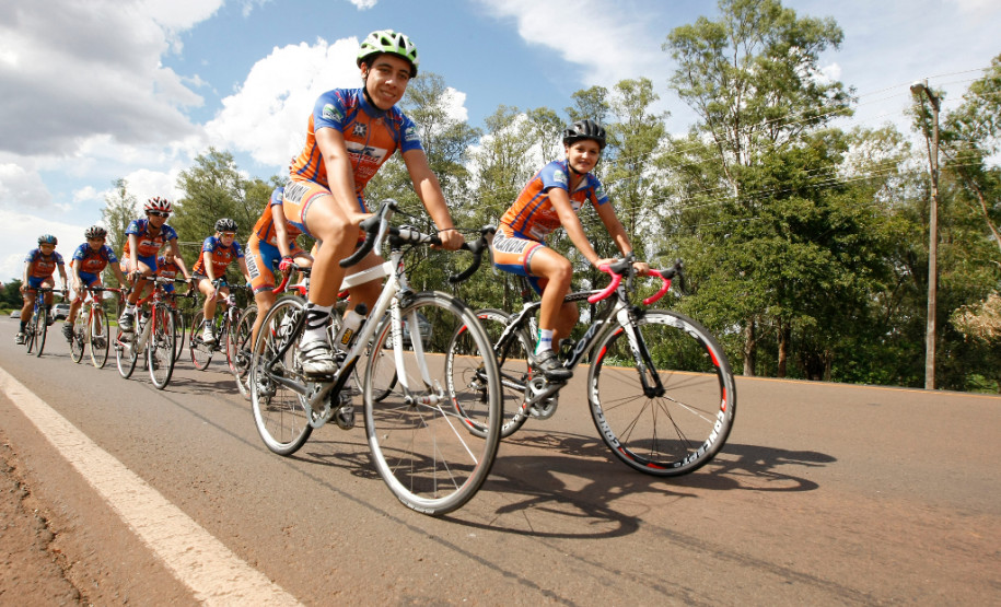 Equipe de ciclismo do Colégio Estadual Souza Naves. 10-03-14.