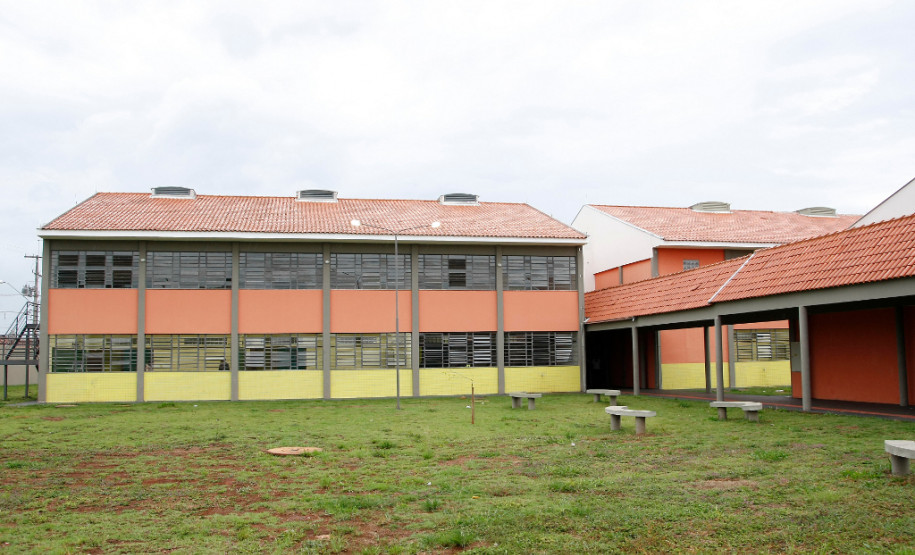 Aulas no Colégio Estadual Professor José Alexandre Chiarelli. 12-03-14.