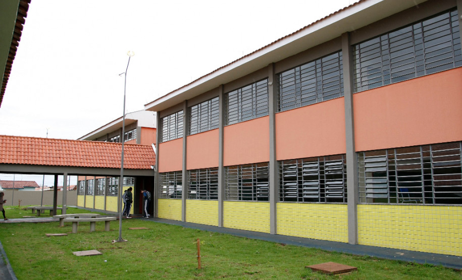 Aulas no Colégio Estadual Professor José Alexandre Chiarelli. 12-03-14.
