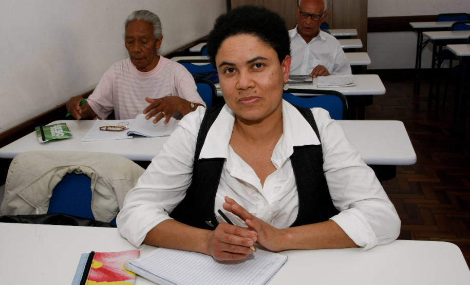 Paraná Alfabetizado, alunos em sala de aula, na foto Maria Alciene Bernardo Santos de 35 anos. 31-07-13.