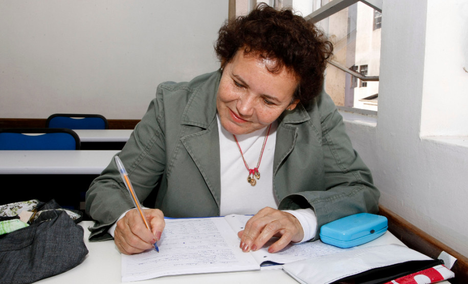 Paraná Alfabetizado, alunos em sala de aula, na foto Maria de Lourdes dos Santos de 50 anos. 31-07-13.