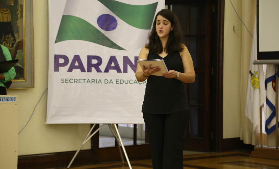 O ginásio de esportes do Colégio Estadual do Paraná (CEP), em Curitiba, será restaurado e recuperado. Investimento é de R$ 1,6 milhão.<br />
<br />
Veja mais fotos em: <a href=" http://www.flickr.com/photos/flavioarns/sets/72157642299378273/" target="_blank"> http://www.flickr.com/photos/flavioarns/</a>