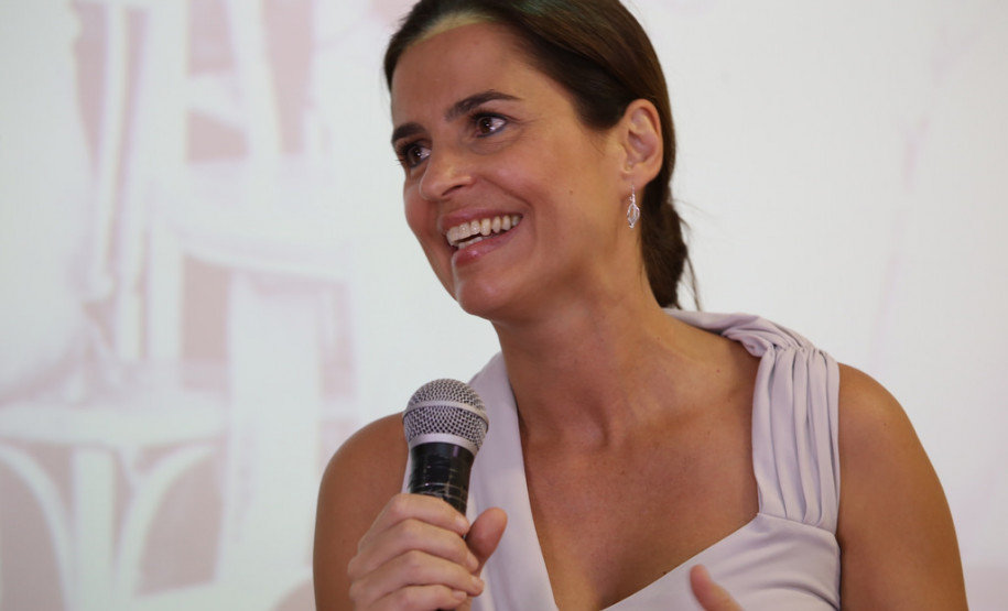 Nesta sexta-feira (14), aconteceu o pré-lançamento da Caravana da Poesia na sede da Secretaria de Estado da Educação, com a participação das filhas do poeta, Áurea e Estrela Leminski. <br />
<br />
Veja mais fotos em: <a href=" http://www.flickr.com/photos/flavioarns/sets/72157642357027204/" target="_blank"> http://www.flickr.com/photos/flavioarns </a>