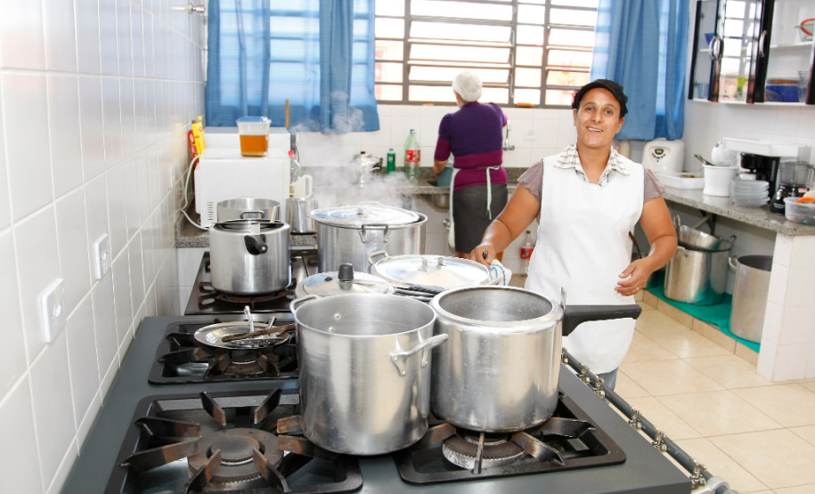 Colegio Estadual do Campo Albano G. Martins, em Reserva. 13-03-14.