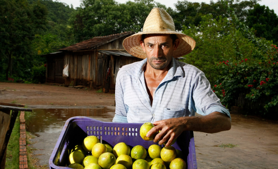COAPROCOR, Cooperativa Agroindustrial de Produtores de Corumbatai do Sul, na foto Olavo Aparecido Luciano. 12-03-14.