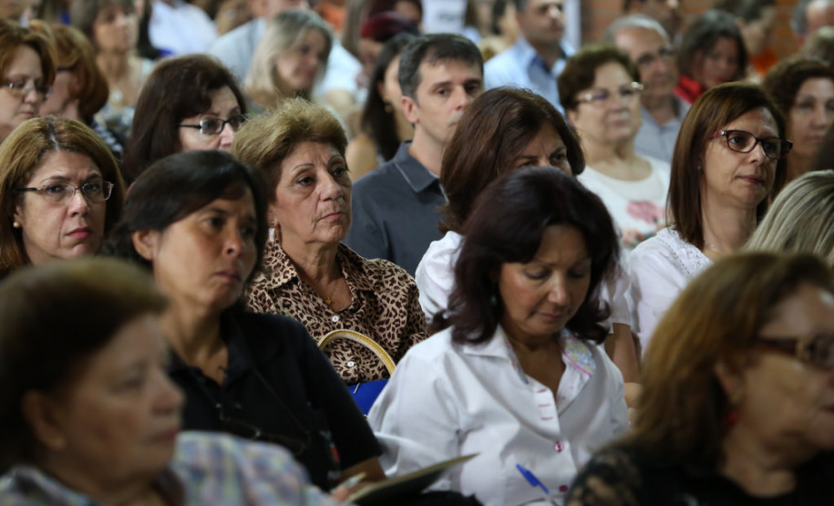 Escolas podem consultar hoje novo suprimento Nesta sexta-feira (21) cada escola da rede estadual de educação poderá consultar o aumento do novo porte escolar. <br />
<br />
Veja mais fotos em: <a href=" http://www.flickr.com/photos/flavioarns/sets/72157642636618954/" target="_blank"> http://www.flickr.com/photos/flavioarns </a>