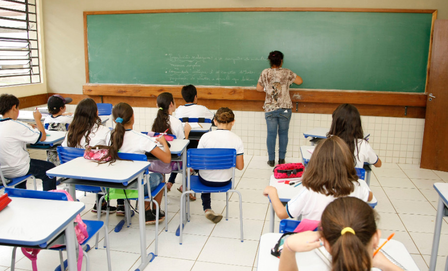 Colégio Estadual Professora Maria das Graças Calvacanti Di Mario. 13-03-14.