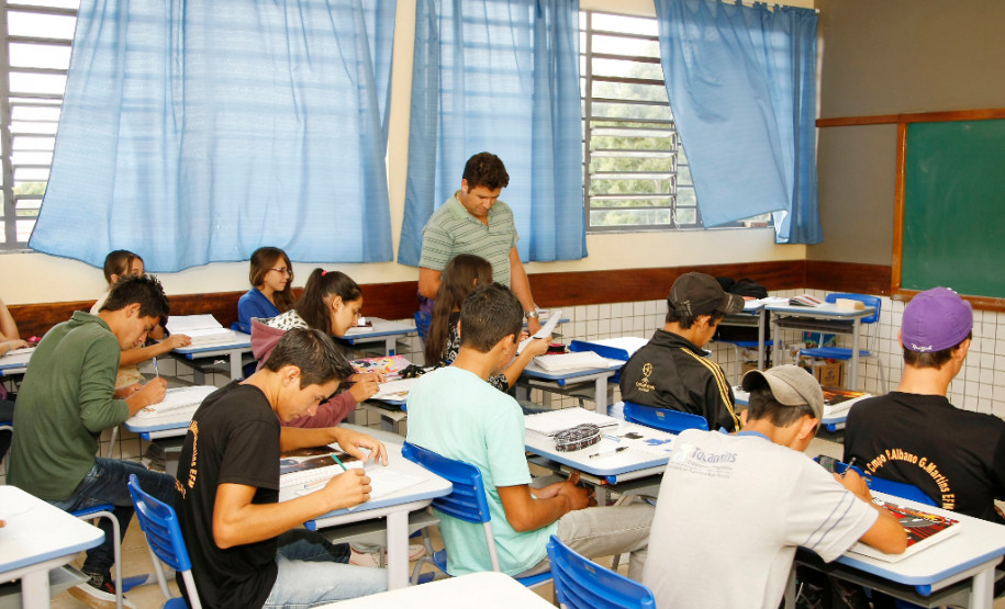 Colegio Estadual do Campo Albano G. Martins. 13-03-14.