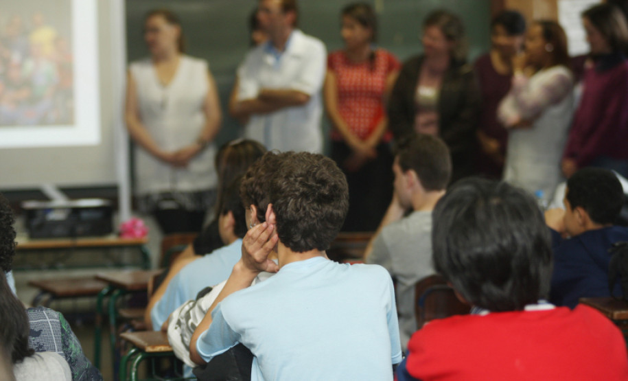Palestra para alunos surdos acontece em Curitiba