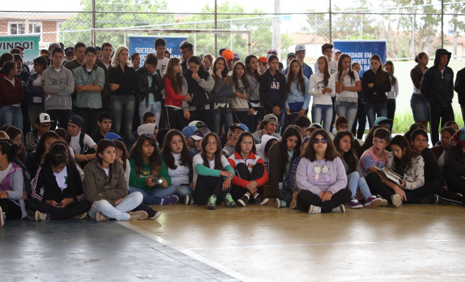 Iniciativa promove a arte marcial como uma maneira de desenvolver a cidadania de jovens que moram em regiões com altos índices de criminalidade. <br />
<br />
Veja mais fotos em: <a href=" http://www.flickr.com/photos/flavioarns/sets/72157642852857433/" target="_blank"> http://www.flickr.com/photos/flavioarns </a>