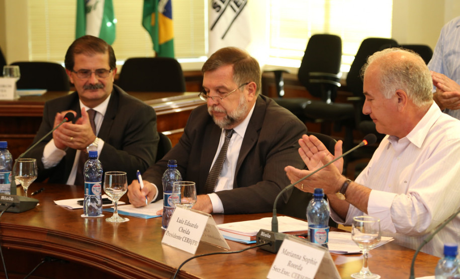 Paraná lança ação sobre a água para a rede de ensino Secretarias estaduais lançaram o "Ano pedagógico da água", ação educativa para debater o tema água nas escolas da rede pública de ensino. <br />
<br />
Veja mais fotos em: <a href=" http://www.flickr.com/photos/flavioarns/sets/72157642869997454/" target="_blank"> http://www.flickr.com/photos/flavioarns </a>