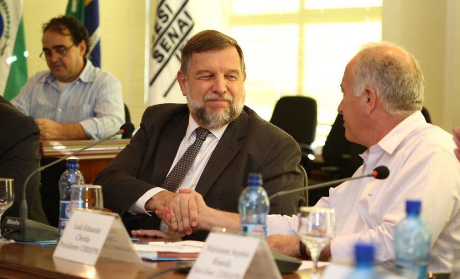 Paraná lança ação sobre a água para a rede de ensino Secretarias estaduais lançaram o "Ano pedagógico da água", ação educativa para debater o tema água nas escolas da rede pública de ensino. <br />
<br />
Veja mais fotos em: <a href=" http://www.flickr.com/photos/flavioarns/sets/72157642869997454/" target="_blank"> http://www.flickr.com/photos/flavioarns </a>