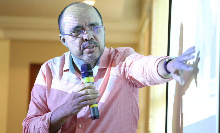 Paraná lança ação sobre a água para a rede de ensino Secretarias estaduais lançaram o "Ano pedagógico da água", ação educativa para debater o tema água nas escolas da rede pública de ensino. <br />
<br />
Veja mais fotos em: <a href=" http://www.flickr.com/photos/flavioarns/sets/72157642869997454/" target="_blank"> http://www.flickr.com/photos/flavioarns </a>