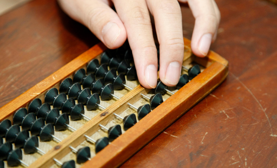 Alunos Luiz Guilherme e Laura Kaiser, da Escola Professor Osni Macedo Saldanha, no Instituto dos Cegos. 24-03-14.