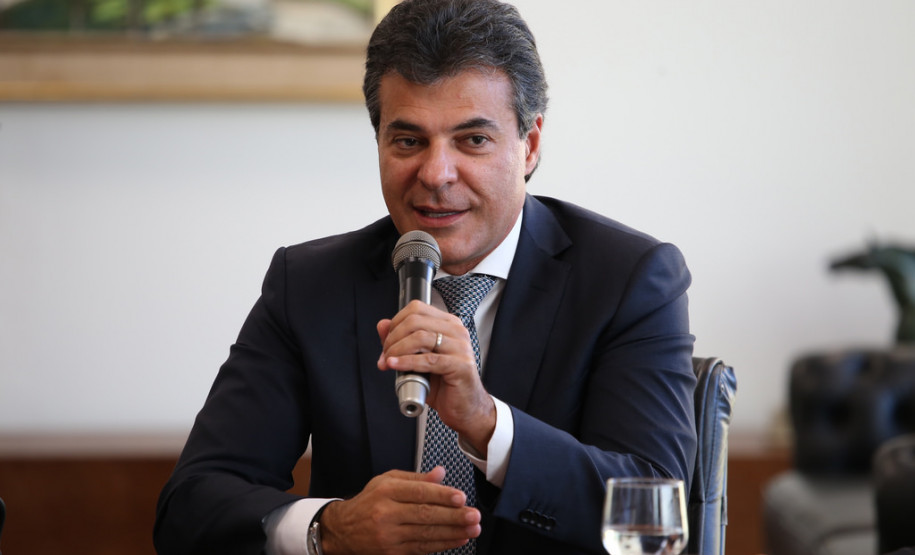 Governador autoriza ampliação do CEEP de Clevelândia No Centro Estadual de Educação Profissional de Clevelândia, serão construídos três alojamentos e novos laboratórios técnicos. <br />
<br />
Veja mais fotos em: <a href=" http://www.flickr.com/photos/flavioarns/sets/72157642920062405/with/13412745515/" target="_blank"> http://www.flickr.com/photos/flavioarns </a>