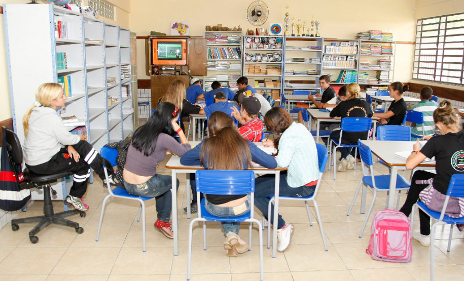 Nova escola melhora a vida de alunos em Reserva Colégio Estadual do Campo Prefeito Albano Guimarães Martins, em Reserva. 13-03-14.
