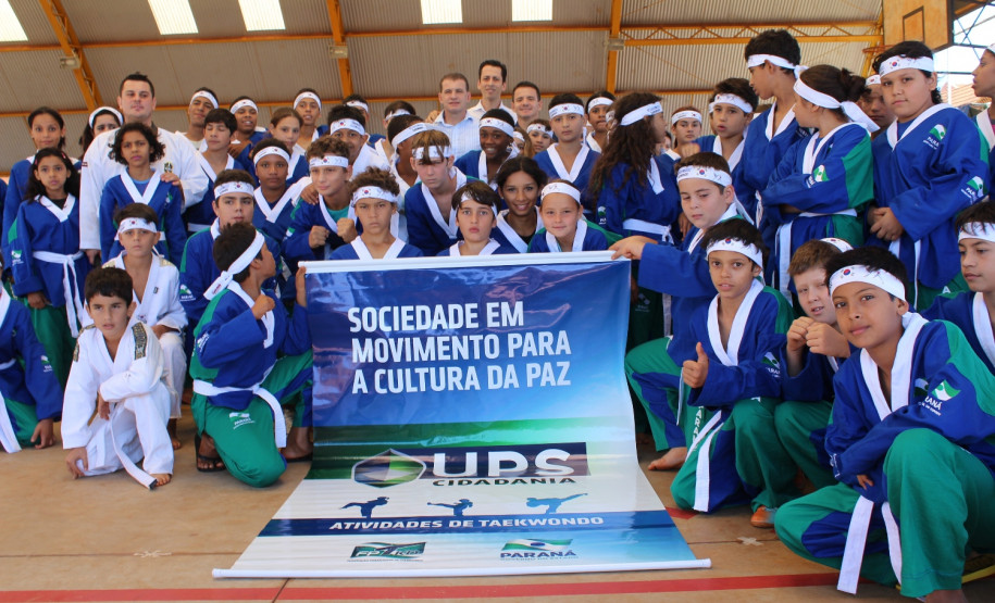 Cerca de 150 crianças já estão frequentando as aulas da arte marcial no contraturno escolar do Colégio Estadual Jardim Interlagos.