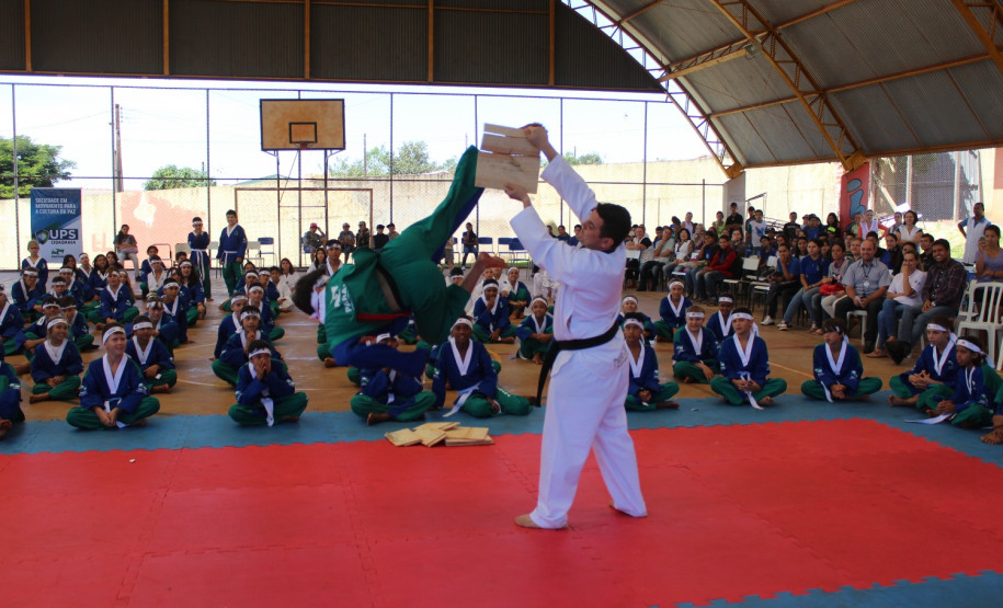Cerca de 150 crianças já estão frequentando as aulas da arte marcial no contraturno escolar do Colégio Estadual Jardim Interlagos.