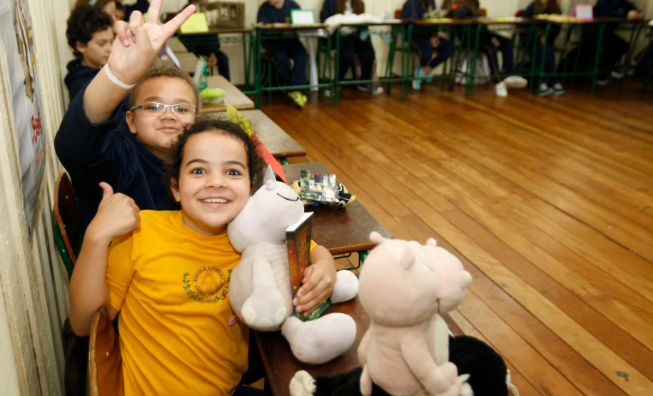 Colégio Estadual Angelo Trevisan, apresentação de trabalhos de alunos. 27-03-14.